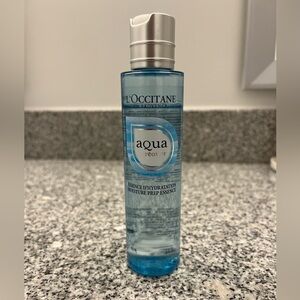 L'OCCITANE Aqua Hydration Essence in Blue